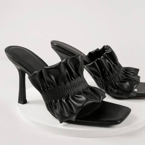 HEELS 👠 NWB - Picture 2 of 6